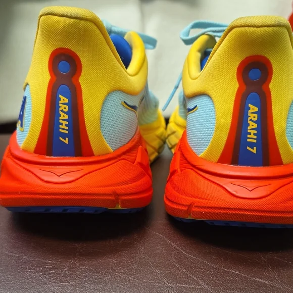 Hoka Arahi 7 Blue and Yellow Sneakers with Breathable Mesh. Size 8.5 - Picture 4 of 8